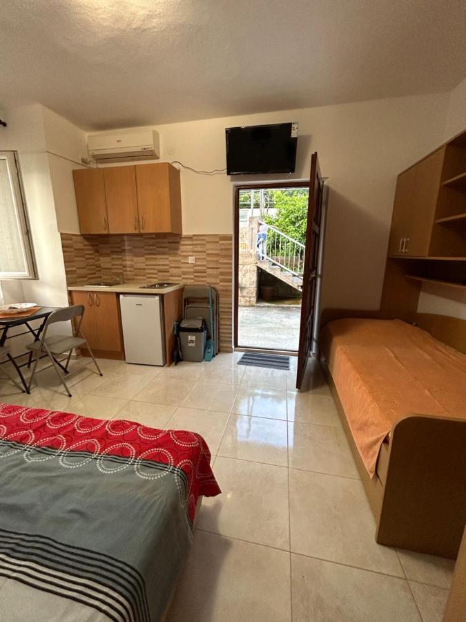 Lazarus Bigova Apartments Tivat Buitenkant foto