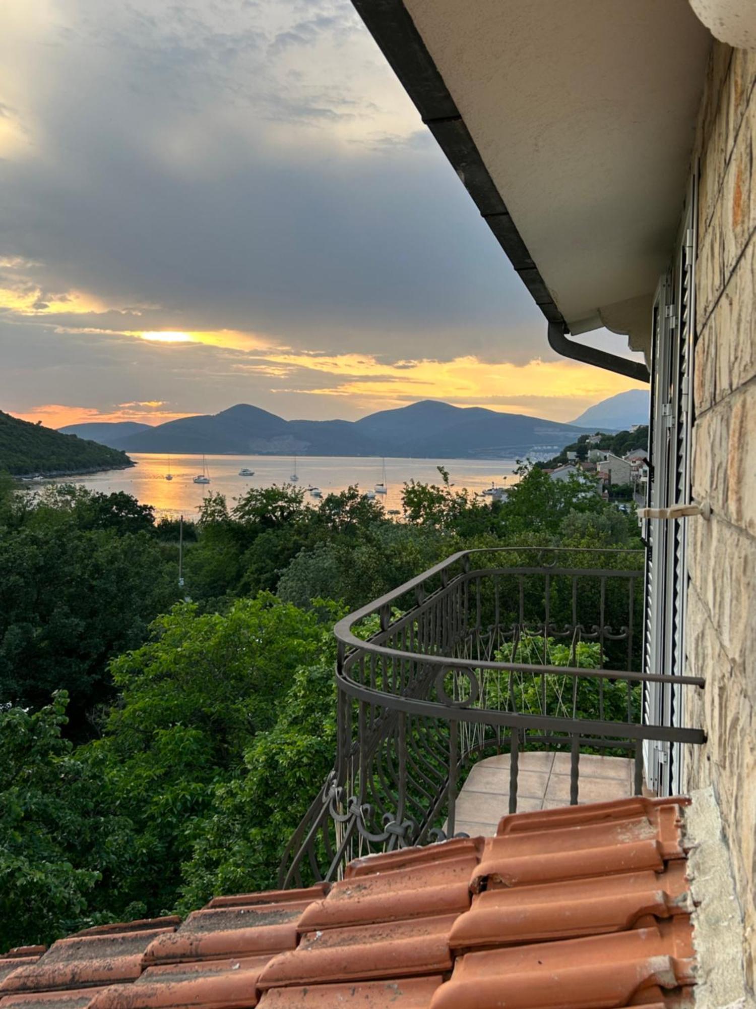 Lazarus Bigova Apartments Tivat Buitenkant foto