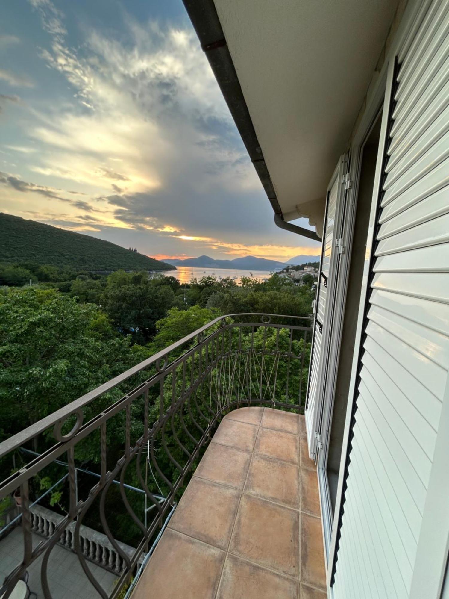 Lazarus Bigova Apartments Tivat Buitenkant foto